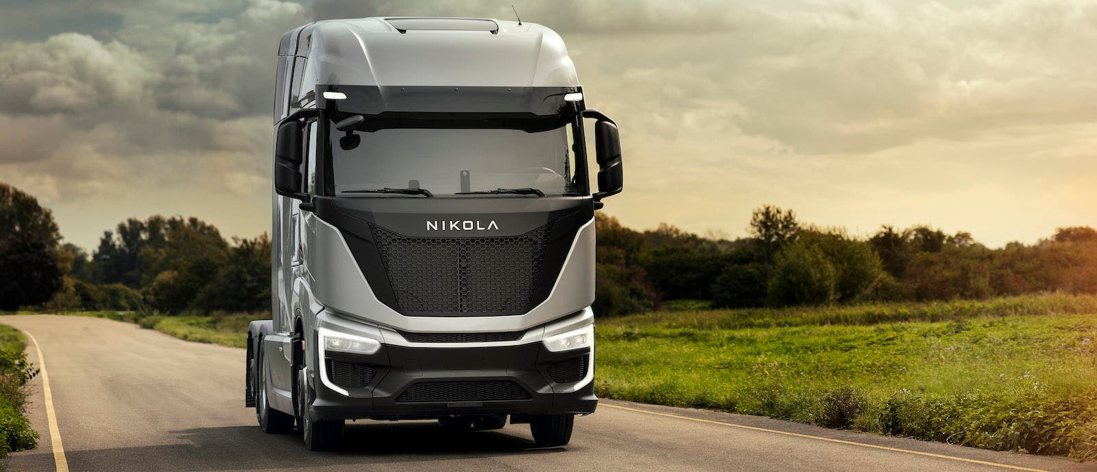 fuel cell trucks green hydrogen nikola tre usa