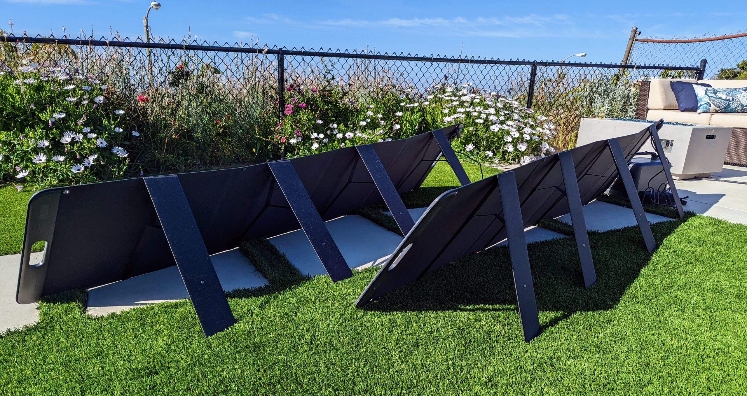 UGREEN PowerRoam 1200 Solar Generator