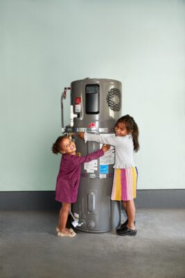 https://cleantechnica.com/wp-content/uploads/2023/10/Elia-and-Nina-hugging-water-heater-scaled-1-267x400.jpg
