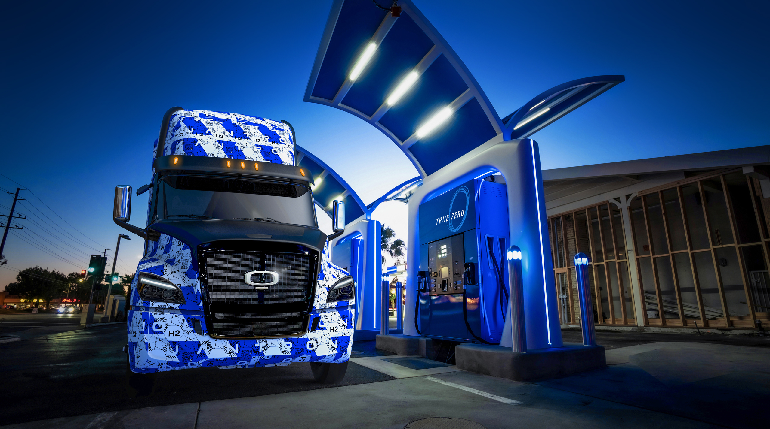 https://cleantechnica.com/wp-content/uploads/2023/10/fuel-cell-trucks-green-hydrogen-quantron.jpg