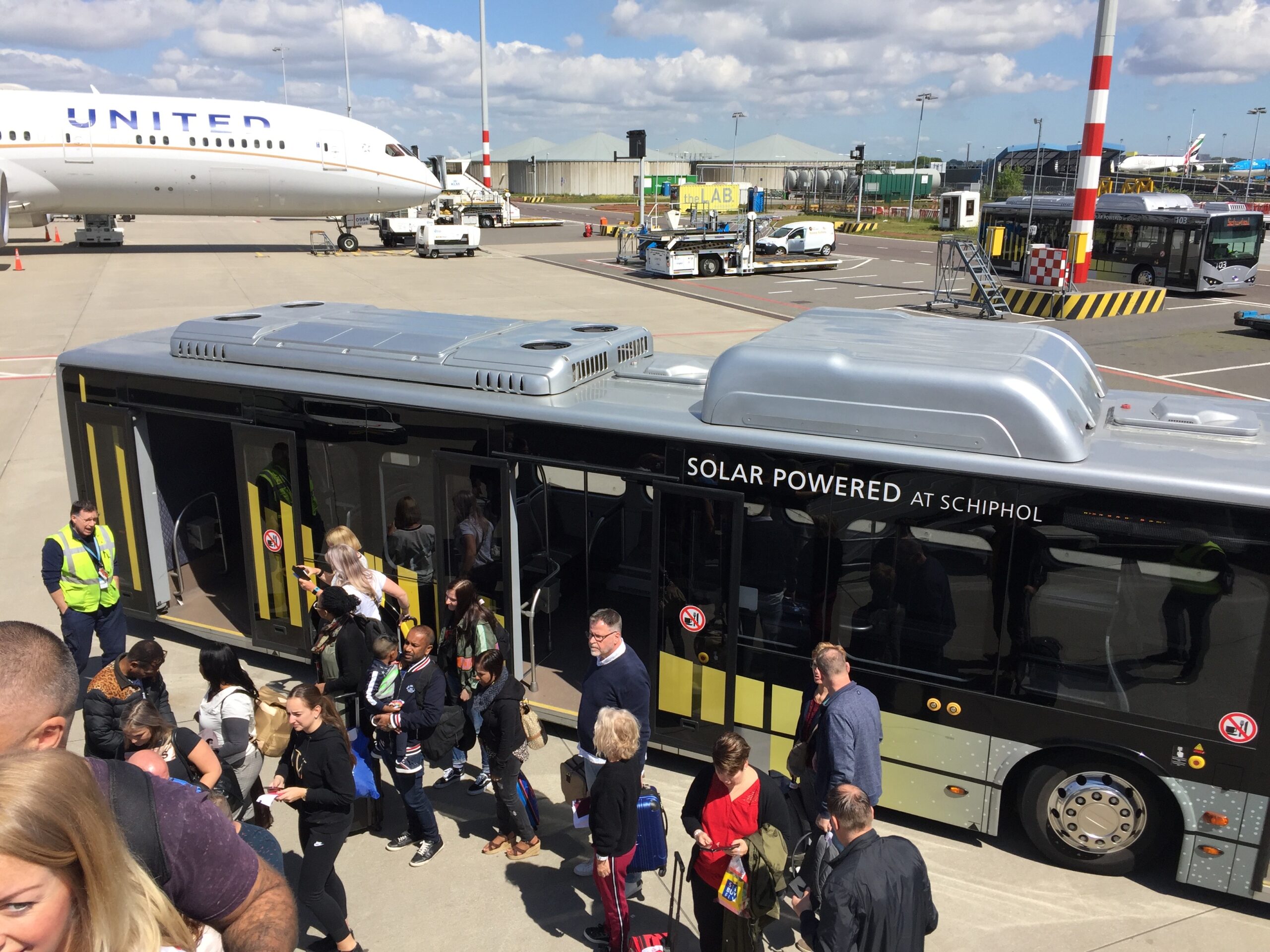 Solar Powered Electric Bus BYD Amsterdam Airport scaled