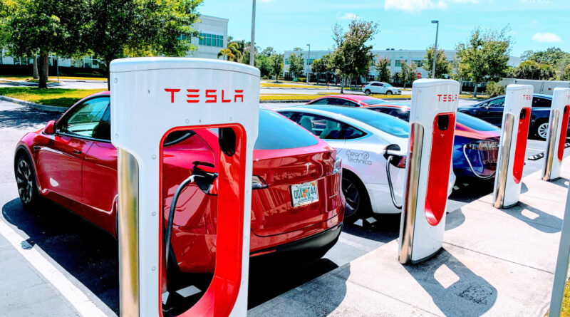 Tesla-Model-Y-red-Model-3-white-Model-S-purple-fleet-Supercharging-CleanTechnica-Watermark-800x445.jpeg