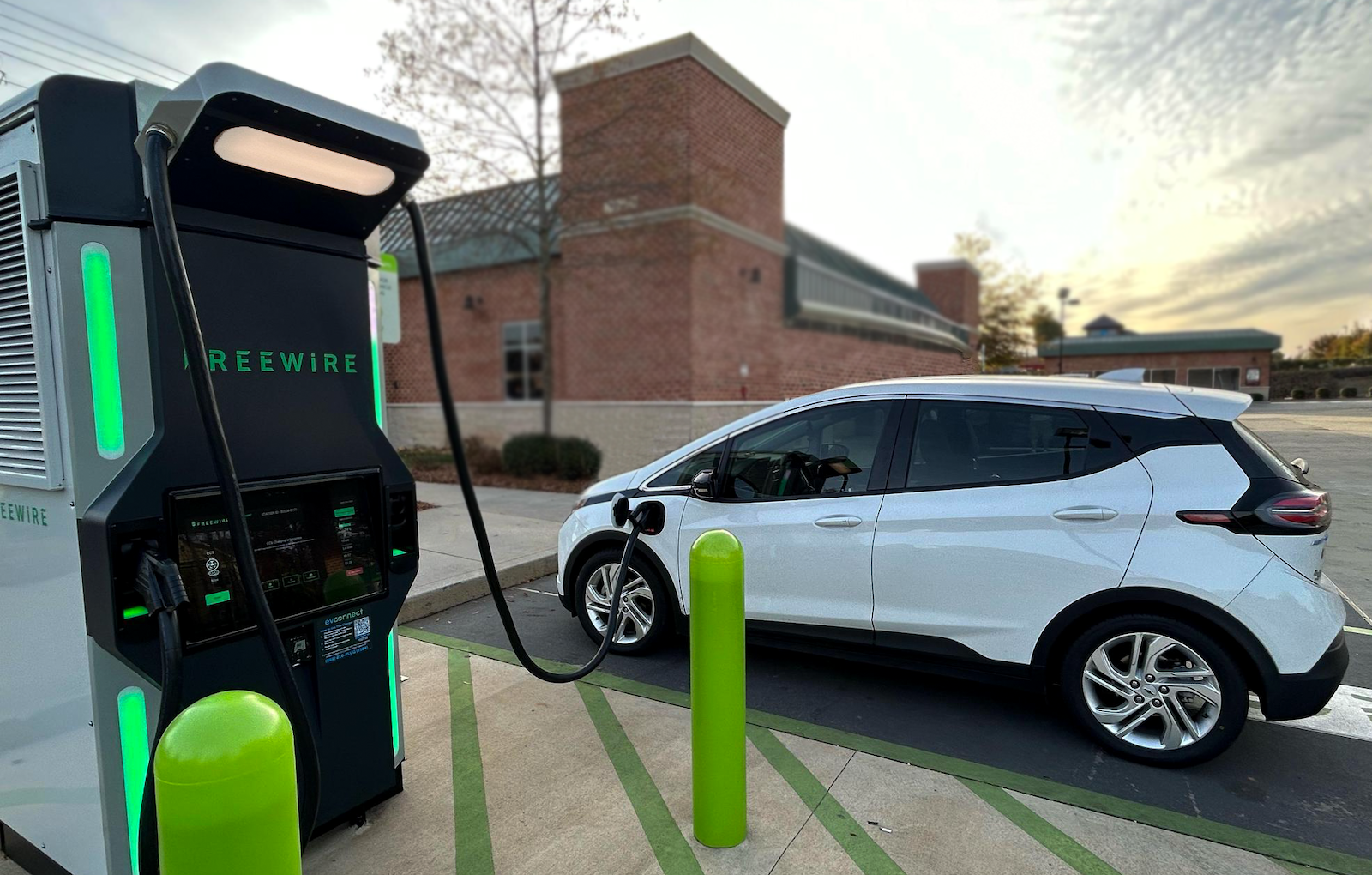The USA's Largest EV Charging Network in 2024 Might Surprise You - Topic  Blog