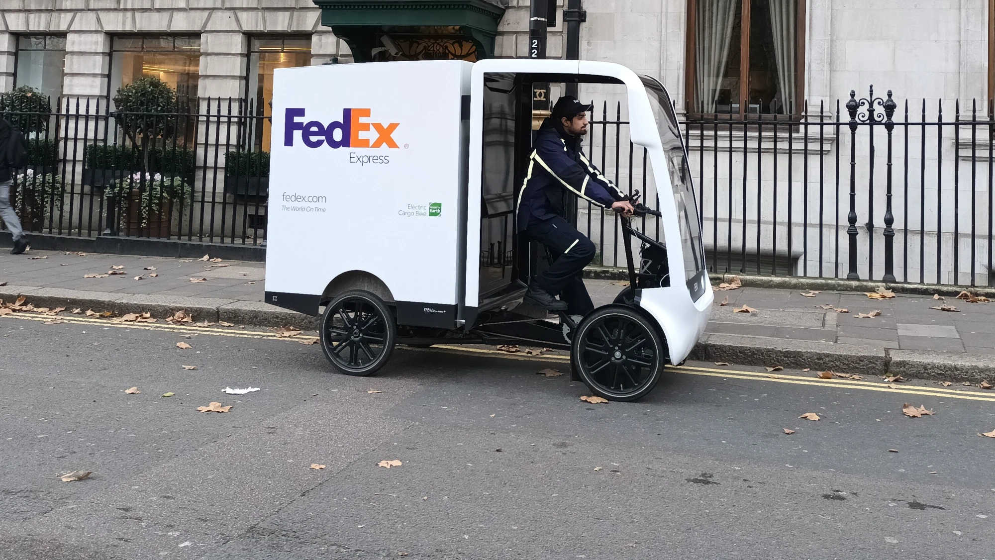 FedEx Express UK Grows Its London Fleet Of E-Cargo Delivery Bikes - CleanTechnica