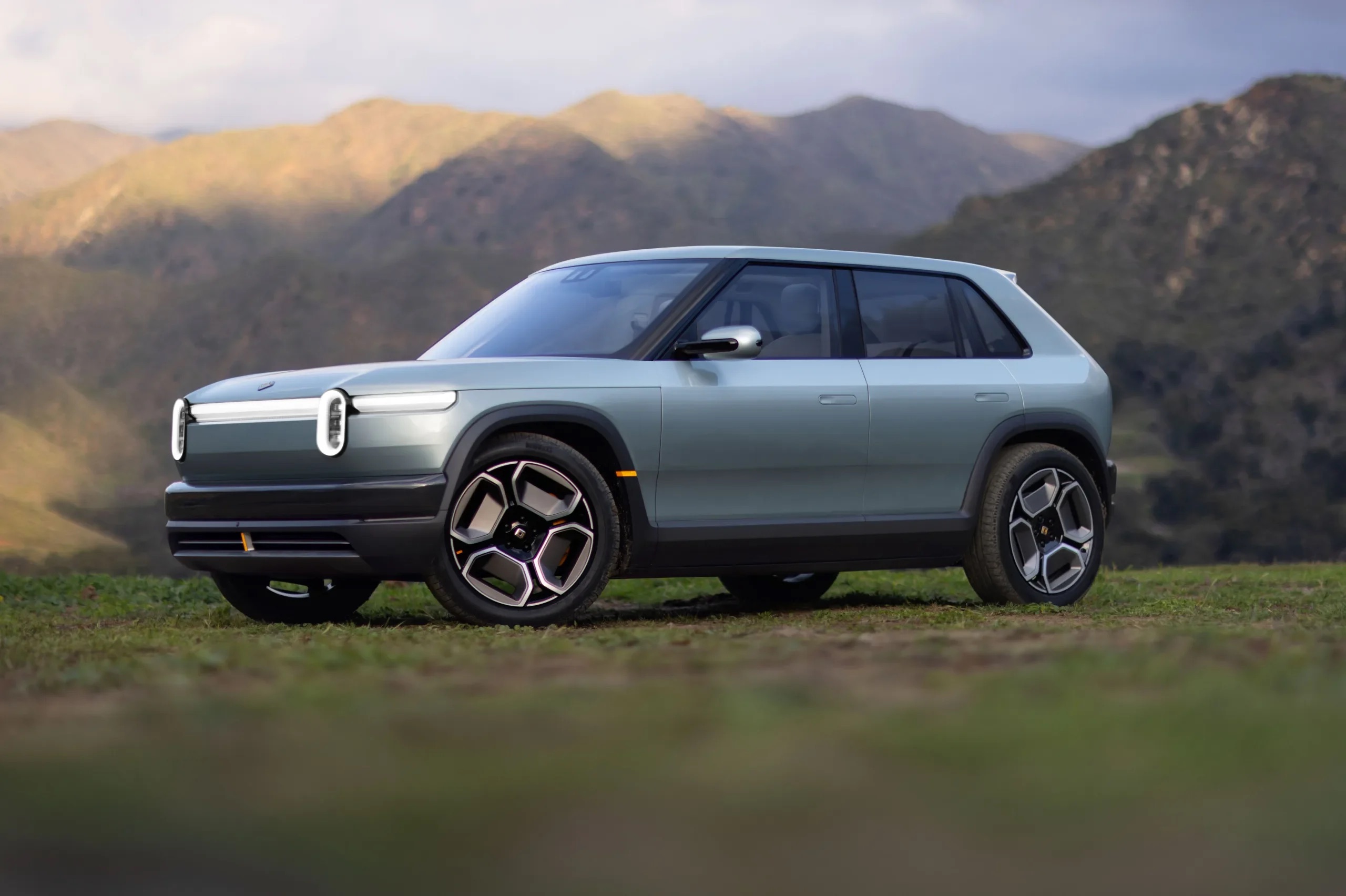 Rivian R3 hiking