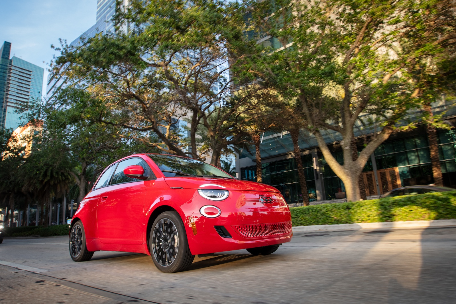 The 2024 Fiat 500e: An Italian Classic That (Still) Rides on Style