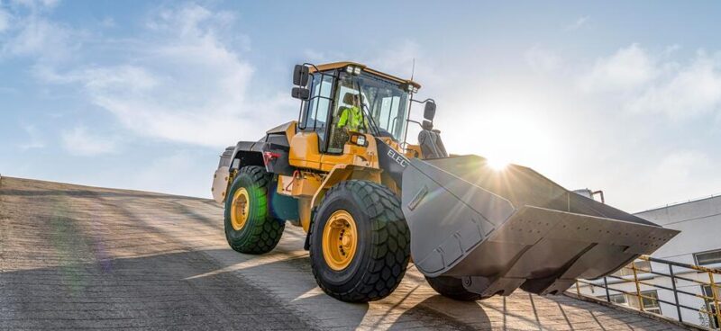 volvo ce unveils expanded fleet of mid size electric machines l120 e1717340463107