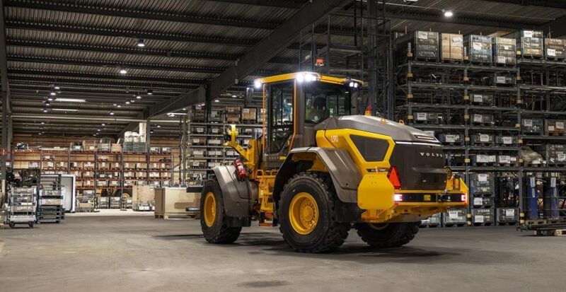 volvo ce unveils expanded fleet of mid size electric machines l90