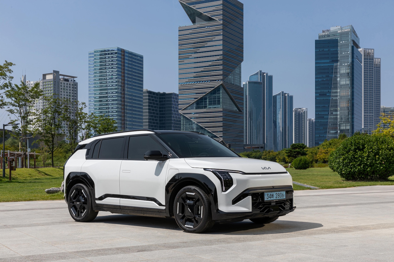 Is The Kia EV3 The EV We've Been Waiting For? Golden Steering Wheel Team Says Yes - CleanTechnica