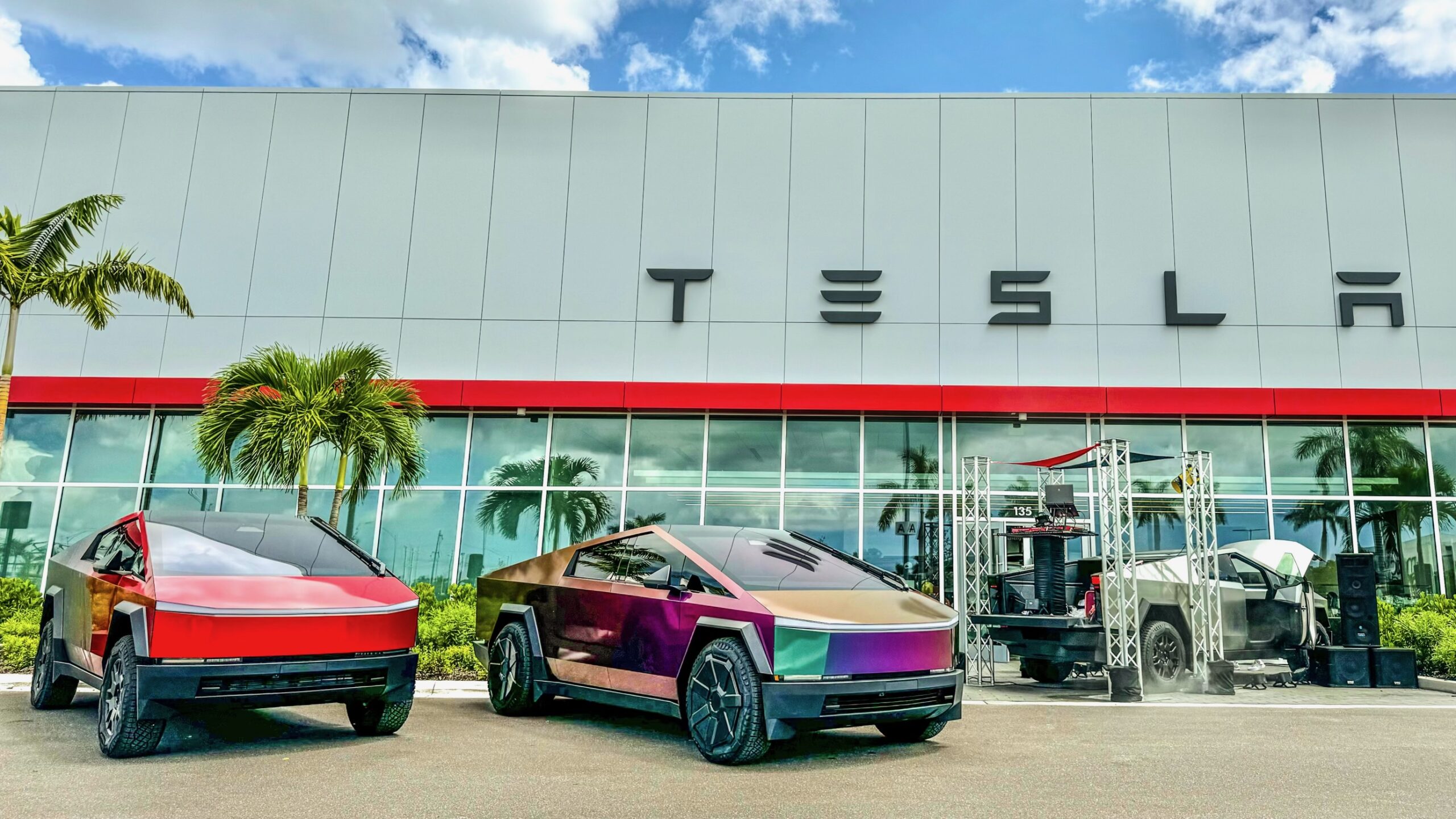 Tesla Cybertruck Tesla Store Opening Florida 4 scaled