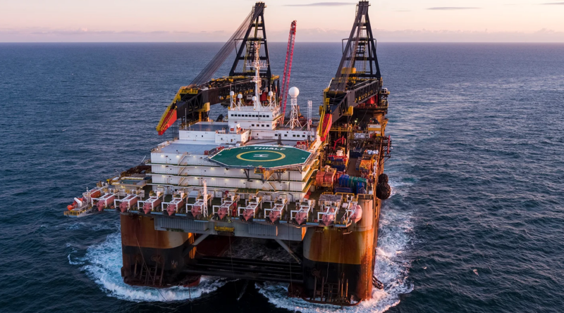 Thialf empire wind offshore wind