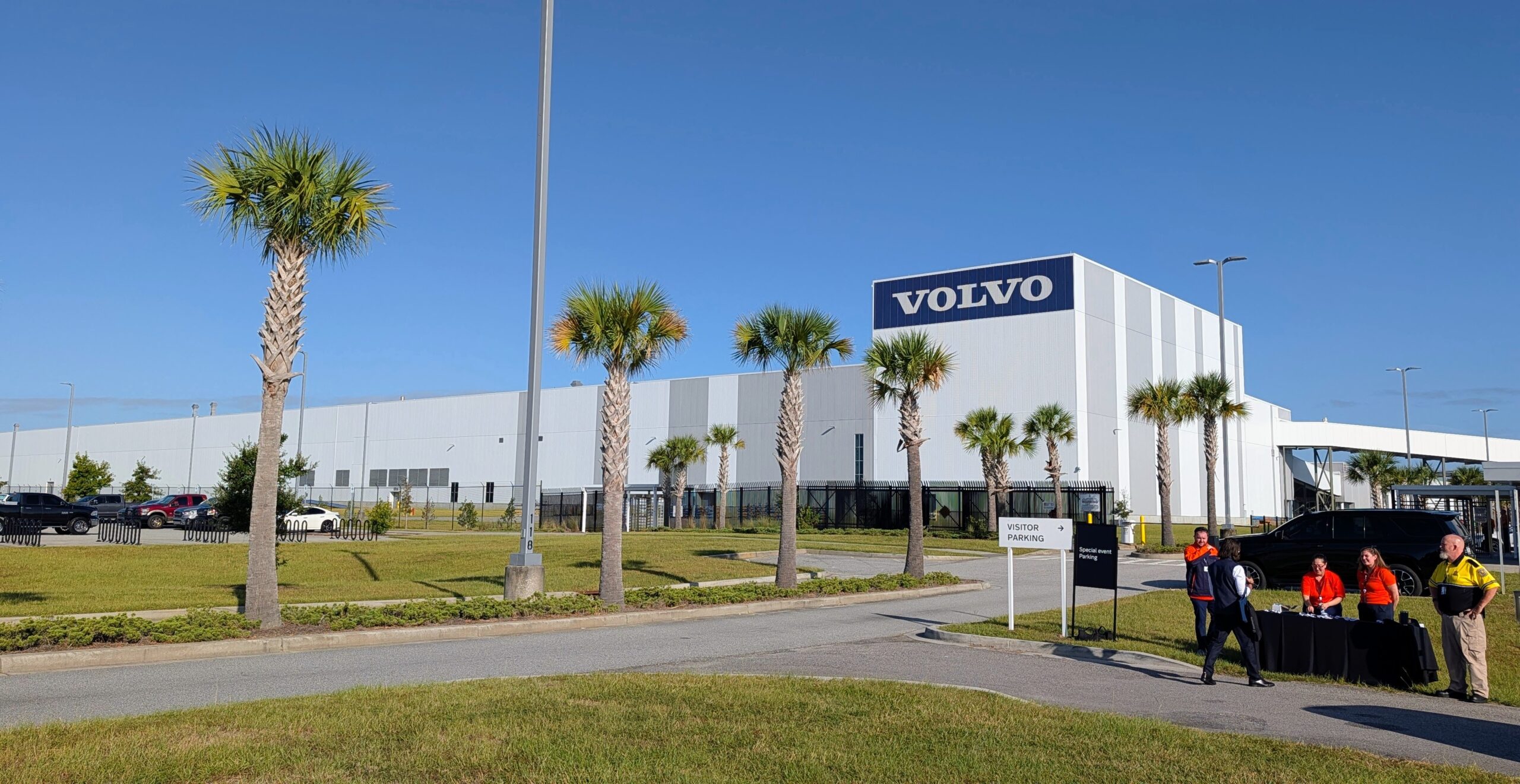 Volvo Mở Rộng Hoạt Động Tại Nhà Máy Charleston và Cập Nhật Mẫu EX90 2026 - CleanTechnica