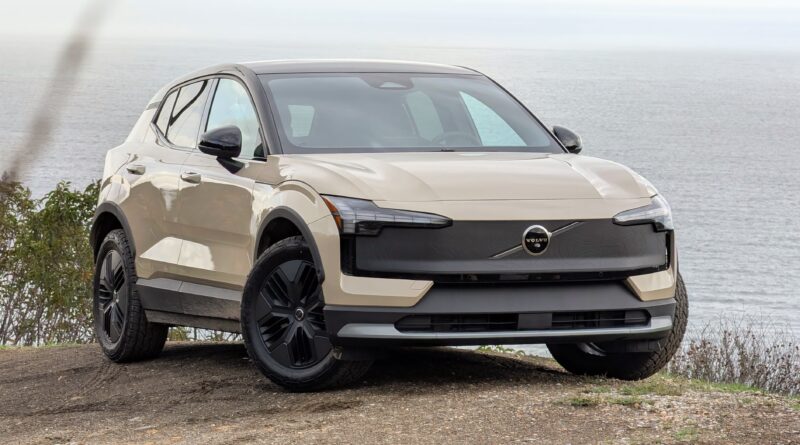 2026 Volvo EX30 Cross Country