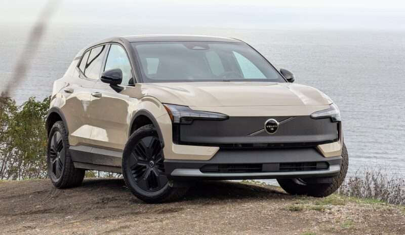 2026 Volvo EX30 Cross Country