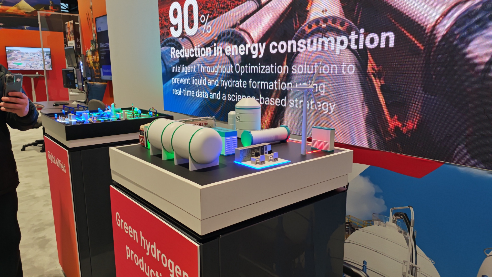 Trazando el futuro de las industrias bajas en carbono con hidrógeno y despolimerización.