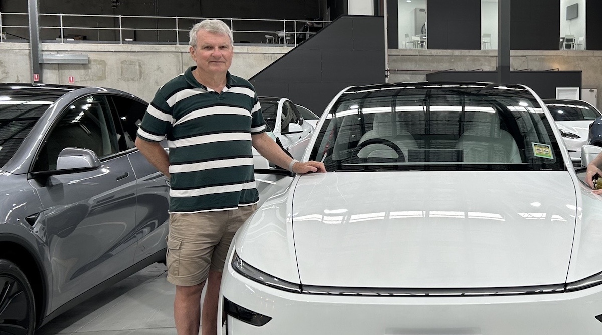 How Does Tesla FSDS Compare with Commercial Airliner Autopilot?