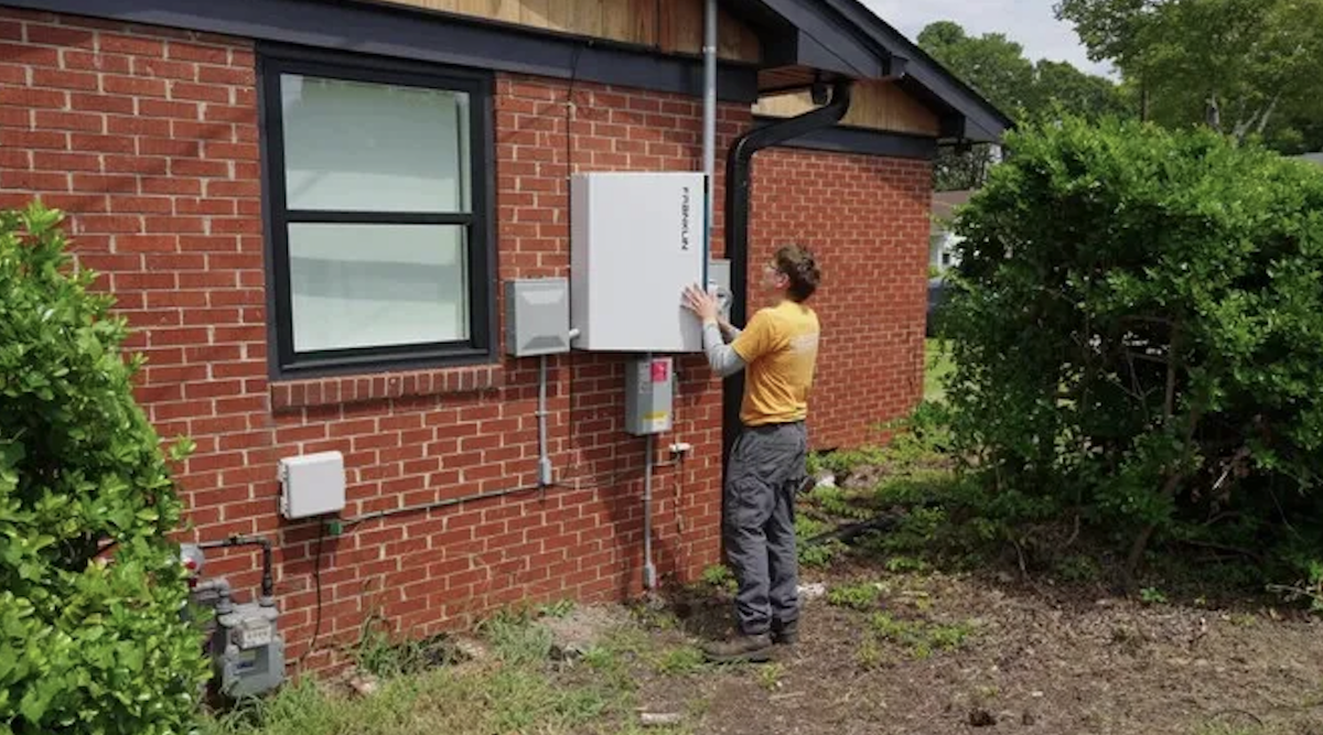 As Fossil Fuel Costs Rise, Renewable Energy & Storage Shine