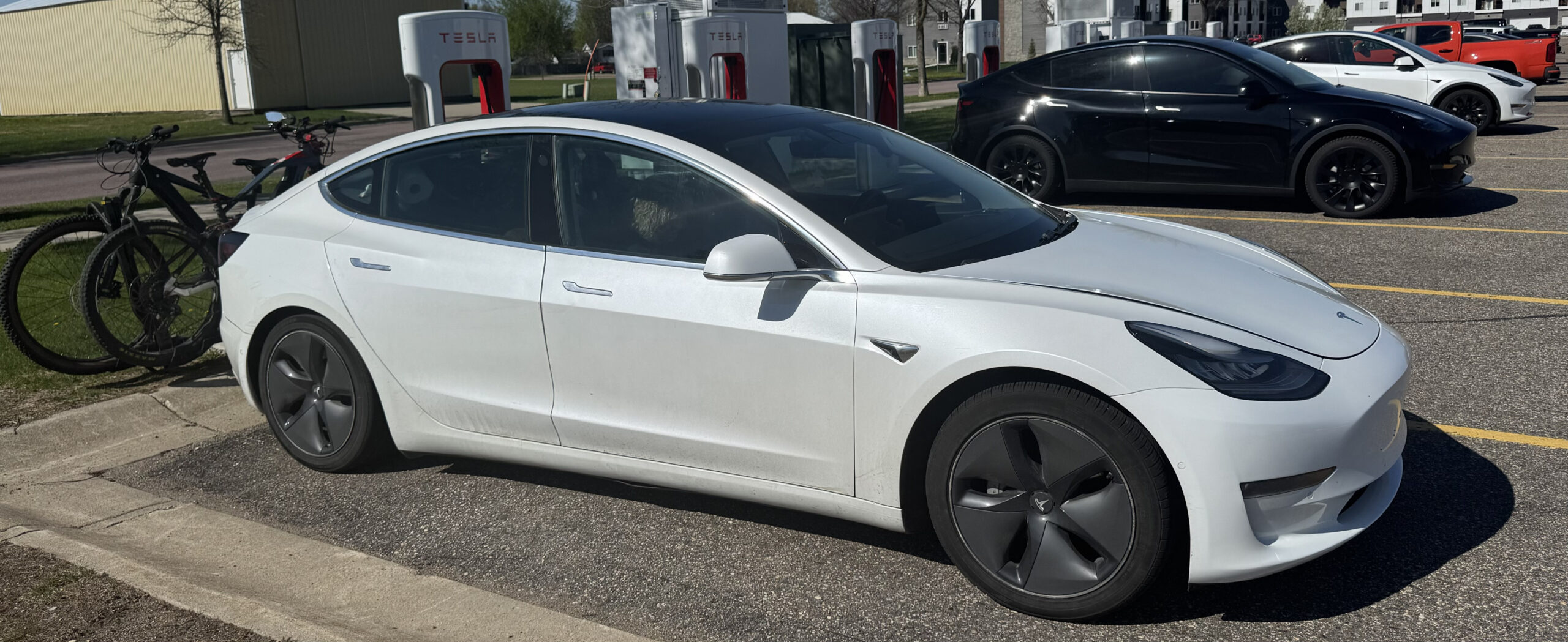 Aged Tesla Model 3 Defies Doubters: Cross-Country Journey Possible with 175,000 Miles