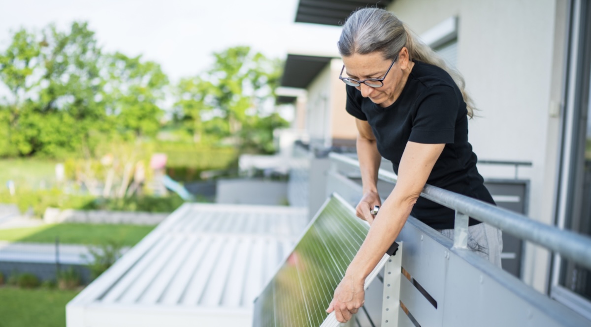 Balcony Solar Boom Defies Trump’s Fossil Fuel Push, Reshaping Energy Access