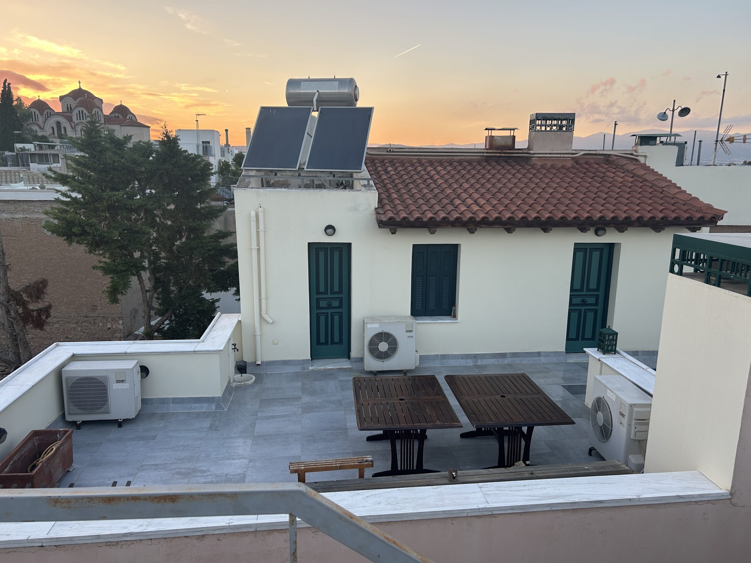 Sunshine & Heat Pumps — How Greece Does Net Zero