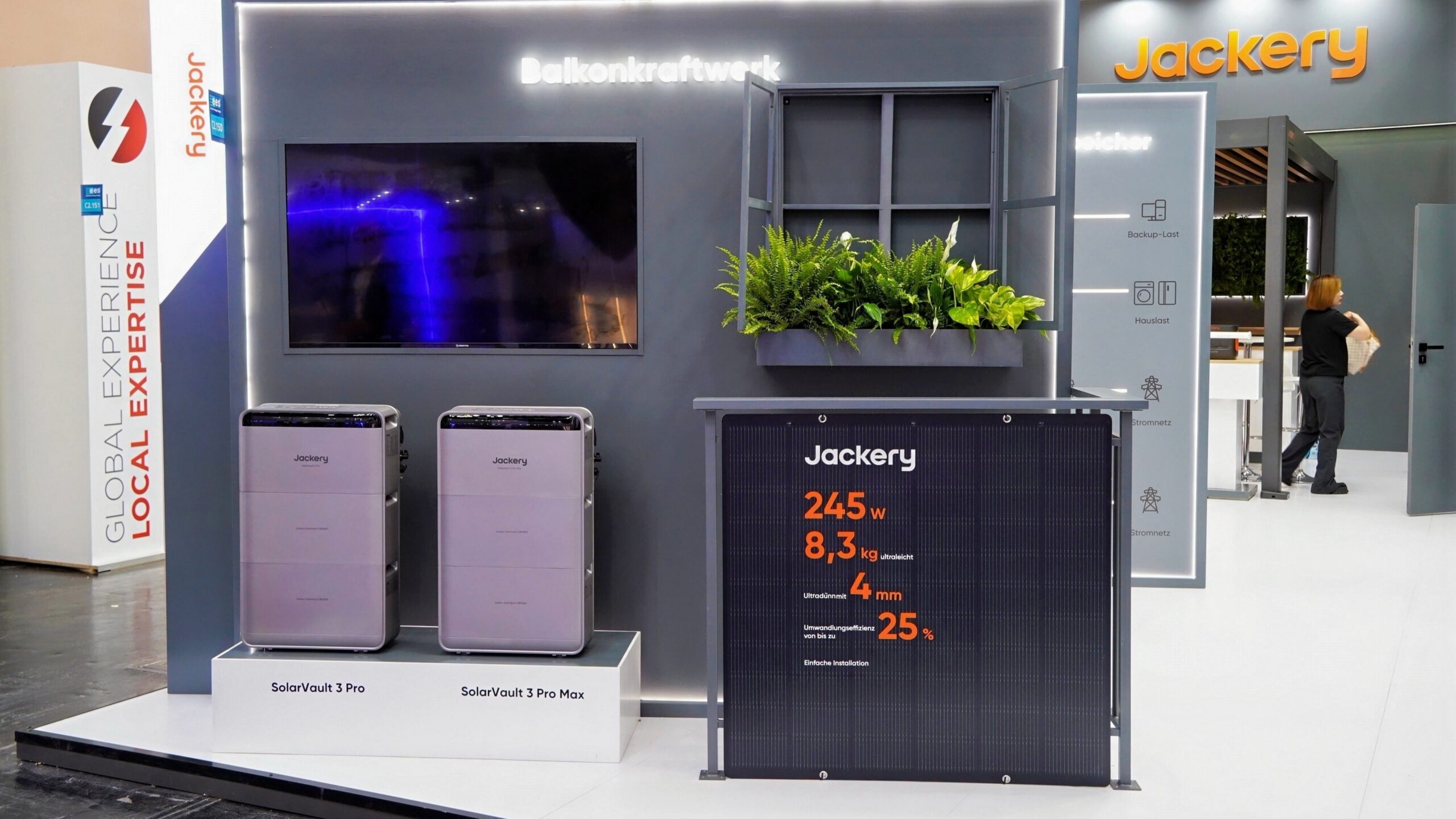 Jackery Solar Vault. 