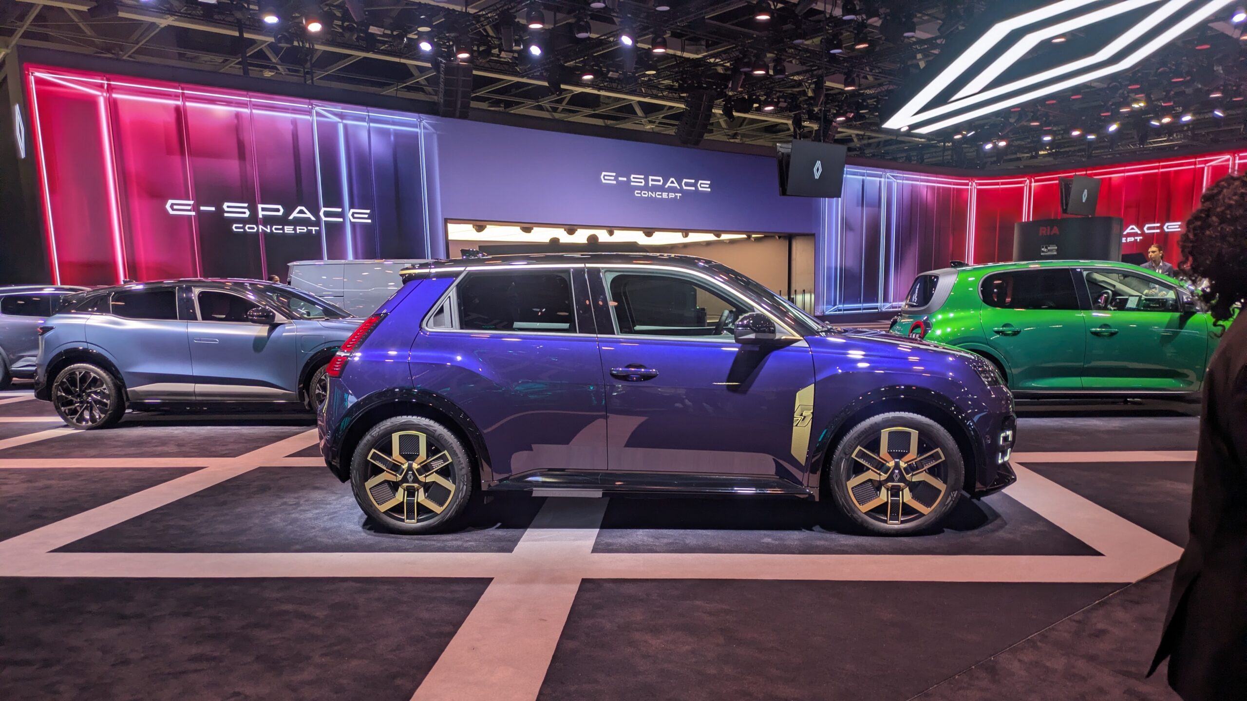 Renault. Paris Motor Show. Photo by Larry Evans